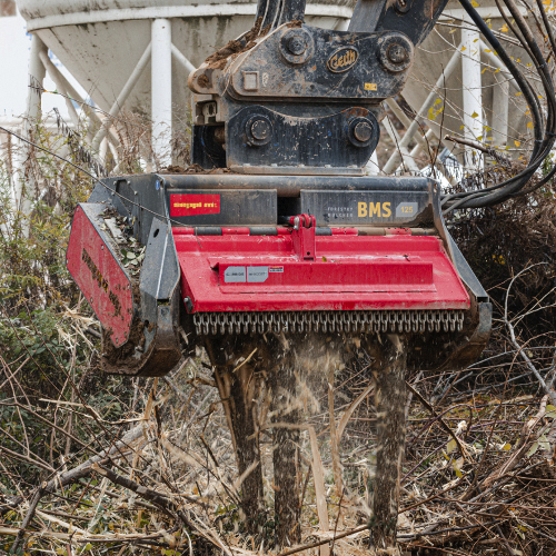Der SEPPI BMS ist ein leistungsstarker Mulchkopf, der speziell für den Anbau an Bagger mit einem Einsatzgewicht von 15 bis 30 Tonnen entwickelt wurde.