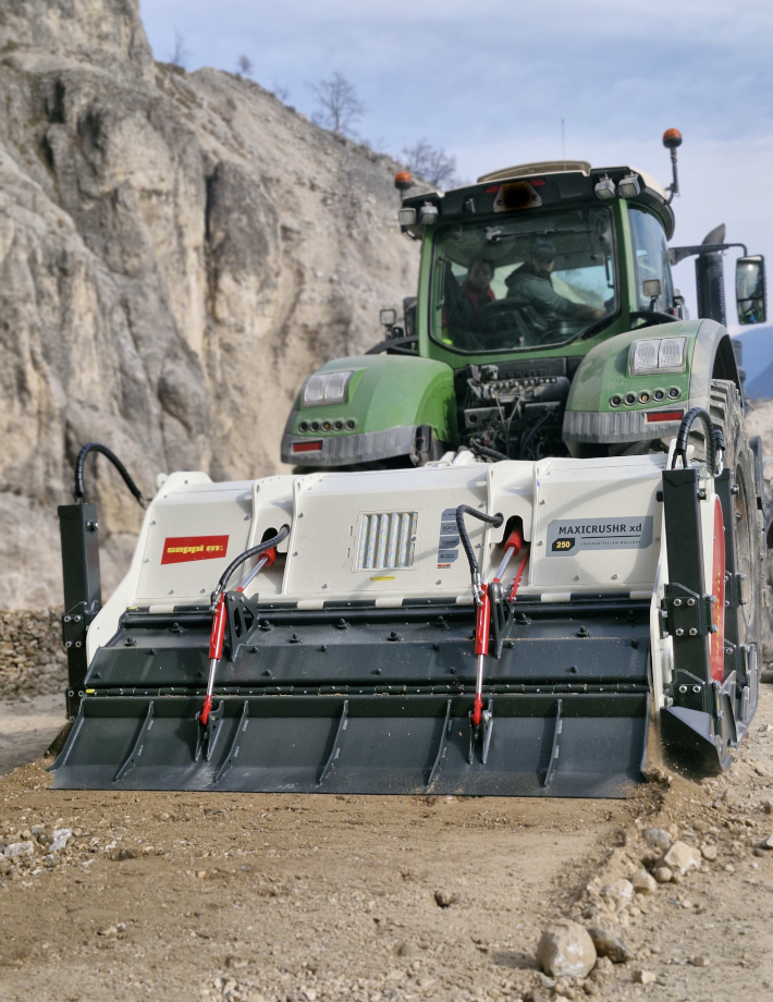 MAXICRUSHR xd bietet höchste Effizienz und Leistung für den Straßenbau und die Bodenstabilisierung. Mit innovativer Technologie, robuster Bauweise und anpassungsfähigen Systemen sorgt sie für nachhaltige Infrastrukturprojekte.