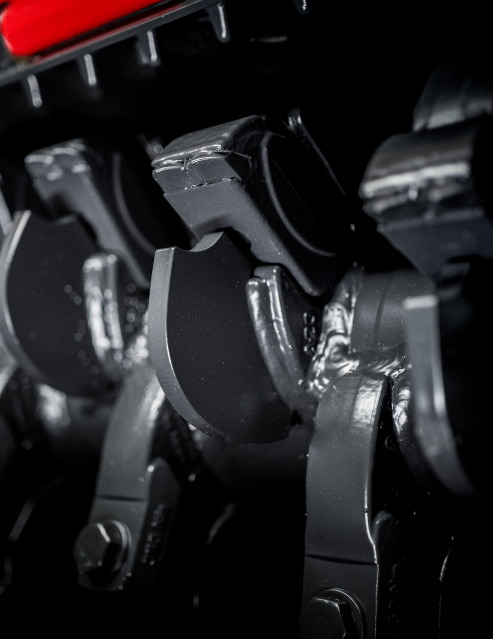 MICROFORST cl - CUT CONTROL Rotor: Ähnlich wie der Rechen einer Kettensäge steuert der Begrenzer die Schnitttiefe und trägt dazu bei, ein „Ersticken“ des Rotors zu verhindern, für einen schnellen sauberen Schnitt.