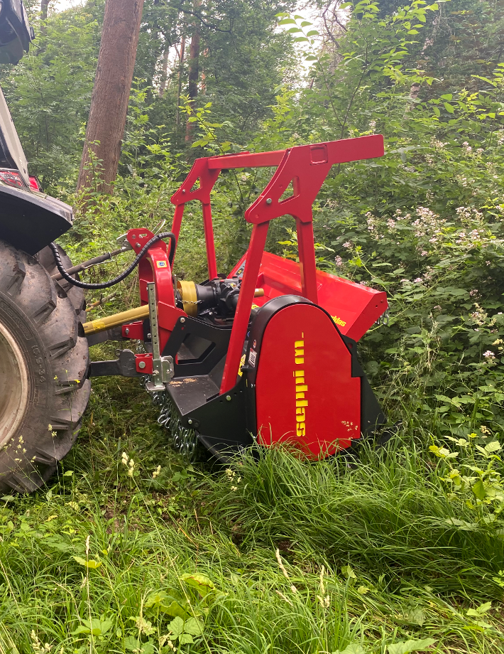MIDIFORST - Effizientes Mulchen von Holz bis zu 25 cm Ø dank patentierter Rotorwelle mit festen Werkzeugen des Typs MINI DUO mit Einsätzen aus Wolfram-Karbid.