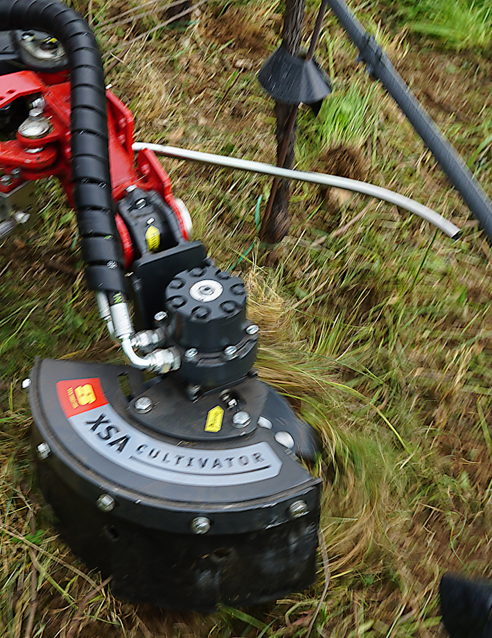 PORT-X mit 2-FAST - Das SOFT TOUCH-System ist ein hochsensibler hydraulischer Feintaster, der Pflanzen entlang der Reihen in Obstplantagen und Weinbergen präzise abtastet.